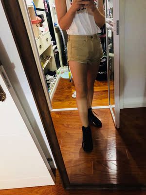 裤子不错，很显腿长。