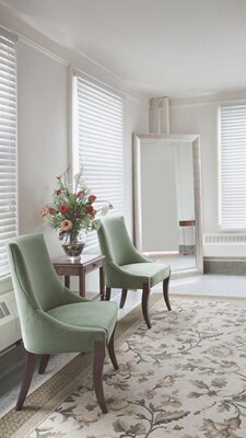 质量不错，和实体店相比便宜不少，尺码不合适，客服换货速度快，会一直关注的！