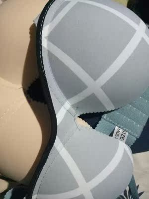 买了4件，都很喜欢，无钢圈的，很舒服。