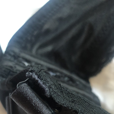 渣渣渣，不知道哪里刷出来那么多好评的，买来第二次穿，钢圈出来了，而且尺码偏小，平常穿这个码子的正好，买的这勒的很，内裤根本没法穿，反正洗了一下，轻微掉色，打开包装还有味道，内衣上还都是线头，确定这是都市丽人正版？客服让我退回去，这是内衣，又不是别的东西，这么私密的东西，怎么可能寄