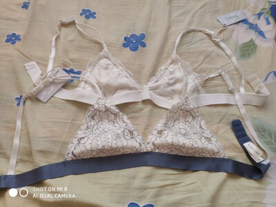 因为总买你家的内裤 看到有薄的内衣就想试试 果然挺好的 以前总穿厚胸罩夏天热的要命 这内衣简直就是小胸的福音啊 穿起来很合身 而且很好看 更重要的是 一点也不热！！！