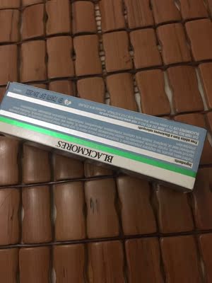 第一次用这个。昨天晚上敷水膜的时候，涂了一层在上面，敷水膜后，又用这个涂了一层脸。感觉好好腻啊。但是我睡觉就没管它了。第二天醒来，已经完全吸收了，不油，然后脸滑滑嫩嫩的。可能这个夏天用有点油，但是可以慢慢吸收。感觉还是不错的。