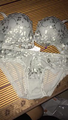 内衣质量很好,面料也舒服,值得购买,以后就在这家买了 内衣质量很好,面料也舒服,值得购买,以后就在这家买了