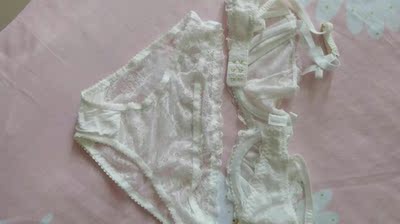 蕾丝的内衣很好看，做工精致，款式很漂亮，尺码标准，穿起来大小合适，性感十足，好！