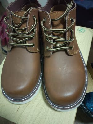 颜色有点奇怪，和以前买的一双蜜蜡色不一样，像是棕色，但还不错，好评