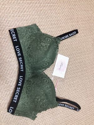 内衣收到赶紧试穿啦，聚拢效果杠杠的，小胸妹纸福利啊哈哈哈，而且这个穿的特别透气感觉软软的，主要那个肩带也不会觉得勒，尤其是夏天最怕出汗之后磨疼了，这个颜色极力推荐昂，超好看，谁说内衣不外露可以随便买，选漂亮的自己穿上都看了心情好，推荐良心店家