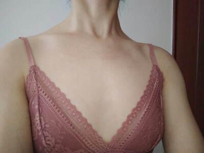 超级温柔的颜色关键是轻薄还不凸点nice，拯救平胸妹子啦！会回购