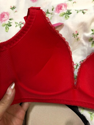 版型时尚，质地轻盈，试穿效果很好不会有束缚的感觉，不愧是专利技术的产品，已推荐闺蜜入手。