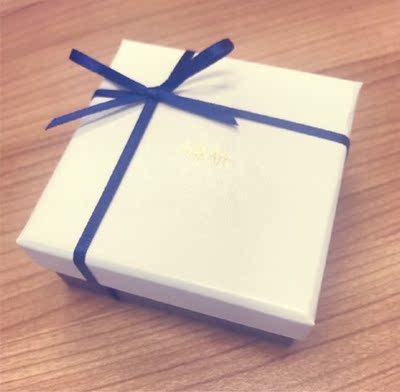 没白等，美得不可方物，心上的朱砂痣，来说一下链子，18k金的，很细，搭配红心，超级显白，根绝也可以叠加别的项链的哦，感觉很好搭哦，好好看的