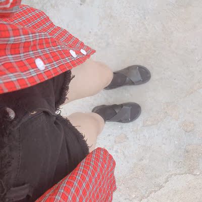 袜子很好看啊 不过真的是没有弹性 非常紧!不建议腿粗的买 袜子很好看啊 不过真的是没有弹性 非常紧!不建议腿粗的买