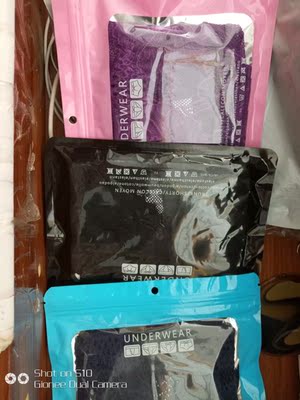 打开看了,质量不错,感觉很结实,样子也很漂亮 打开看了,质量不错,感觉很结实,样子也很漂亮