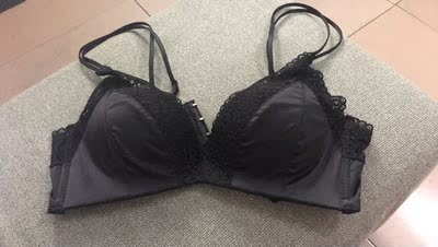 蕾丝的边边 超爱的 蛮性感的呢！