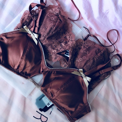 超棒的内衣！颜色跟图片色一模一样！穿上好舒服😌就跟没穿内衣出门一样 哈哈哈 很适合我们这些胸小点人了！小胸的女人也很性感的！嘿嘿嘿😘😘😍😍