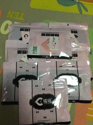 买了好多～送了条内裤，这款真心不错，漂亮，而且弹力超大～手感也非常不错，软软的～强推哦～