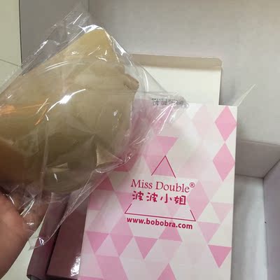 其实穿上还蛮舒服，但是拍了一天婚纱照就坏了，客服还说可以二次使用，根本就是一次性的！第二天再拍的时候就不能穿了，