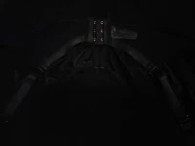 拿到包裹拆开后很惊喜，跟图片展示的一样。裙子的做工挺好的，布料也好，上身穿着也很舒服，比之前在其他家买的睡裙要好，总之很满意，最主要的是老公也很喜欢😉