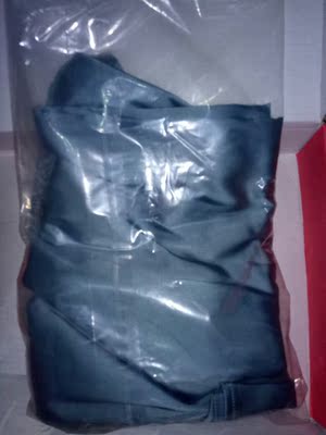 睡衣很美，很有质感，高大上，迟来评价，穿了一段时间，很满意，还想买个粉色，哈哈