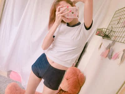 好可爱哟 遮肚腩神器 好适合去楼下很随便的游泳池好像运动衣 还可以拿来跑步呢 内部有胸垫还有内衣带呢 再也不用遭楼下大妈们奇怪的眼神啦 感觉质量好好 泳衣耐草哈哈哈哈