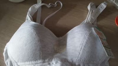 软软的，适合夏天，比较薄，没有钢圈，摸起来也比较舒服