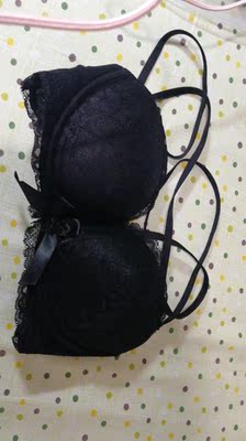 挺不错的宝贝，穿着还行。喜欢呢。客服态度好。穿着胸一下子大了，但是不是特舒服，毕竟价格比较便宜。总体还是可以的。