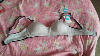 这款挺好，防下垂，料子挺软的😘，蓝色的带子短了点这没关系我有排扣😝