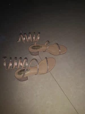 鞋子很好，客服售后很不错 赞