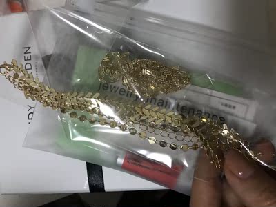 带着好玩的 包装真的是非常好了 里面还有一个小袋子专门的消毒还配了勾子 怕勾子掉了可以备用！这个价位来说 还是性价比很高的 不错～