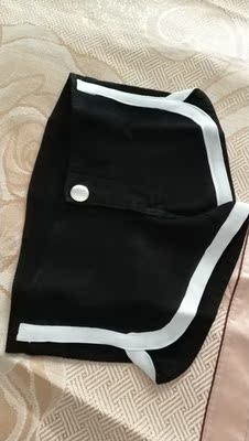 这是一个关于寻找的故事。 我认识这个大师的时候，他已经很憔悴了。 和游戏里那个安安静静眉目柔和的少林角色不一样，现实里的 他头发剪得很短，衣服整洁，但脸色疲倦。背着巨大的登山 包，鞋子磨得有点破。他说， 他去了香港-趟，之后就一-直开 始走，没有停下来过。 我说，看你的样子，不像是去了一趟香港，像是跑了半个中 国。 大师顿了顿，说，我的时间不多了。