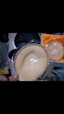 刚需品，最近天不是那么晒了，穿着吊带去海边玩真好。买回来试了试，刚好，味道不大，还很贴。穿着吊带几乎看不出来，又避免了尴尬。