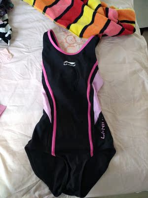 按照码子买的，然后穿起来大了点，不过以后还可以穿&hellip;&hellip;&hellip;&hellip;&hellip;&hellip;&hellip;&hellip;&hellip;&hellip;&hellip;&hellip;&hellip;！建议买小一码正正好&hellip;&hellip;&hellip;&hellip;&hellip;&hellip;&hellip;&hellip;&hellip;&hellip;&hellip;&hellip;&hellip;&hellip;&hellip;&hellip;&hellip;&hellip;&hellip;&hellip;&hellip;&hellip;&hellip;&hellip;&hellip;&hellip;&hellip;&hellip;&hellip;&hellip;&hellip;&hellip;&hellip;&hellip;&hellip;&hellip;&hellip;&hellip;&hellip;！东西还行，买来洗了后就用上了&hellip;&hellip;&hellip;&hellip;&hellip;&hellip;&hellip;&hellip;&hellip;&hellip;&hellip;&hellip;&hellip;&hellip;&hellip;&hellip;&hellip;&hellip;&hellip;&hellip;&hellip;&hellip;&hellip;&hellip;&hellip;&hellip;！