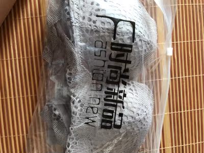 这件是我最喜欢的一件，因为我一平胸，居然能穿出胸来，哈哈哈哈哈哈，穿着也舒服，开心，虽然中途没货了，不过很快又补发给我了，物流也超快，