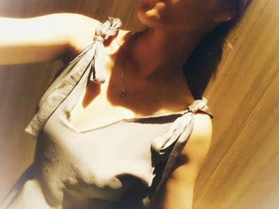 手感特别的好，面料很柔顺，大小刚好适合，有很性感也显身材，拍出来的照片都好好哦，物有所值，值得购买哦，在她们家买过很多次了，总体来说还算不错的，很满意店家的服务态度。