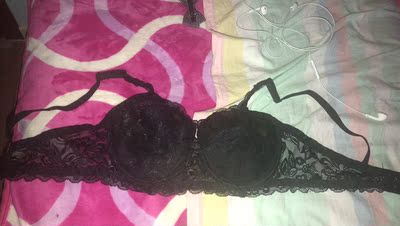 穿上贼合适，找了好久的内衣，不显胸大，而且还是小肩带，总之很喜欢呢