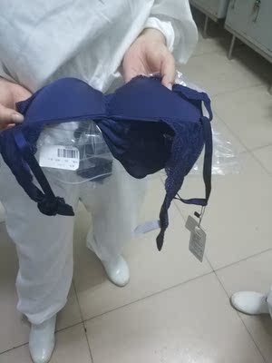 宝贝很漂亮，我很喜欢，快递也很快，下次还光顾本店&hellip;&hellip;😊😊😊😊😊