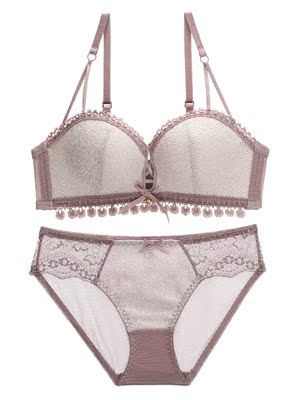 面料摸着很舒服，穿上也很贴身，还好看(｡･&omega;･｡)ﾉ♡