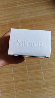 在他家买保健品很多次了，这个素颜丸是看潘粤明老师和很多大号都在推荐，所以买来试，这是买的第二盒了，第一盒吃着睡眠有明显感觉，好入睡，没那么惊醒了，我是一天吃一次，一次两颗，晚饭后吃，早饭后两颗葡萄籽。推荐吃半年，会坚持半年看看的！