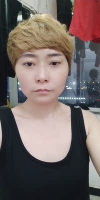 身高160体重一百，身材匀称，穿XL算刚好，和图片模特差不多，不过喜欢穿宽松点的、不知道会怎样呢！面料挺好的不透，推荐值得购买。