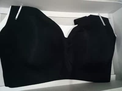给我发成两个包了，包装挺好看的，内衣质量很好，上很舒服，价格也不贵，物流也很快，超喜欢还会再来的，