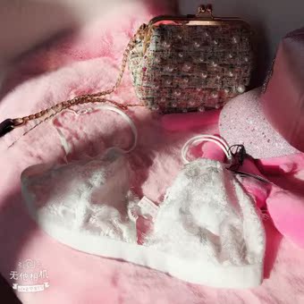 （︶︿︶）夏天穿正合适 非常轻薄 穿着不热 款式时尚漂亮 做工精致 挺好穿的，对于我这个小胸的妹子来说选的正好，质量特别好，买几次了，我34B的胸，买的s刚刚好，洗了很快就能干，洗了很快就能干，超级适合夏天穿bf风格，而且可以防止胸下垂，┬─┬ ノ( ゜-゜ノ) 