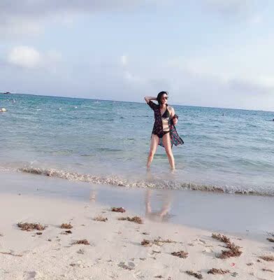 超级无敌好看了！！！很显身材。提高腰线。这个夏天就是它了。做工也好。正品