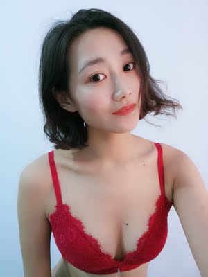 今年本命年买的这套内衣,想说真的很棒哦,别看是薄款无钢圈但是还挺聚拢的,穿着很有型呢,就喜欢穿这种舒服的,很赞哦 今年本命年买的这套内衣,想说真的很棒哦,别看是薄款无钢圈但是还挺聚拢的,穿着很有型呢,就喜欢穿这种舒服的,很赞哦