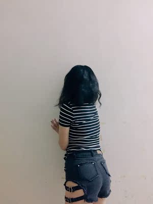 因为一些原因胖了十几斤，客服说可能不合穿。可是真的很喜欢,于是还是拍下了。不大不小刚刚好。穿不出感觉&hellip;希望以后瘦下来&hellip;