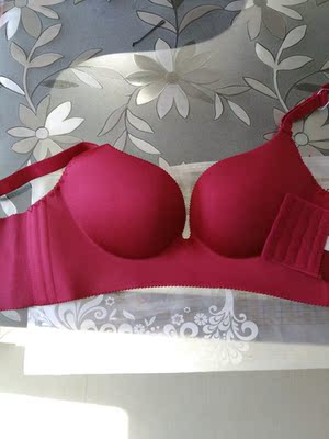 质量很好的，颜色正无味，穿上很漂亮，不愧为是大品牌，没想到这么好，包装特好，还会回购的，快递小哥辛苦了。