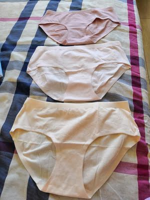 裤裤棉质还好，就是做工一般，同一码数，大小不一，同是xxl码，结果三个大小，洗过了，没有褪色缩水。 裤裤棉质还好，就是做工一般，同一码数，大小不一，同是xxl码，结果三个大小，洗过了，没有褪色缩水。 裤裤棉质还好，就是做工一般，同一码数，大小不一，同是xxl码，结果三个大小，洗过了，没有褪色缩水。