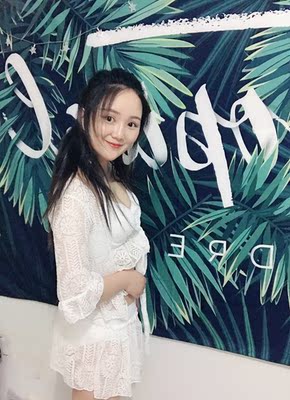 泳衣收到摸着很有质感，蕾丝的还有些许小性感。比较显白，准备这两天去跑温泉穿。