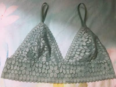 内衣很快收到了,东西很好,价美物好,做工质量都很好,穿着大小合适,面料很舒服,夏天透气凉快,很满意。掌柜态度很专业热情,有问必答,回复也很快,收到的时候包装完好,颜色款式都是我喜欢的,比我想象的要好,下次还会回购! 内衣很快收到了,东西很好,价美物好,做工质量都很好,穿着大小合适,面料很舒服,夏天透气凉快,很满意。掌柜态度很专业热情,有问必答,回复也很快,收到的时候包装完好,颜色款式都是我喜欢的,比我想象的要好,下次还会回购!