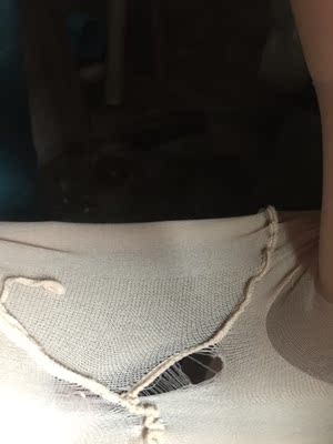 很不满意，还没穿就烂兮兮的，可恨死了，质量这么差，真伤脑筋，亲们不带这样忽悠的，谁还敢来买呀！