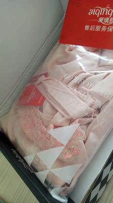 衣服收到了，质量不错，穿着挺舒服的，布料很滑很柔软的。一次不不错的购物