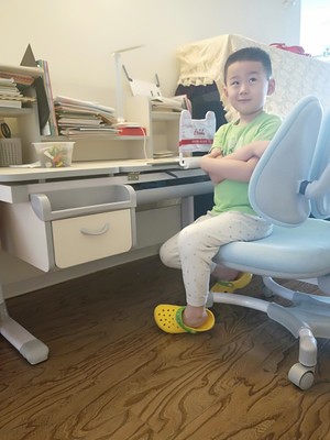 真实心声:中沪爱童儿童学习桌怎么样,有实体店吗?到底好不好用?