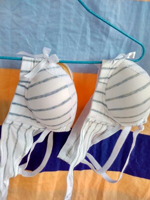 舒服   质量很好  很柔软 卖家服务态度很赞喲